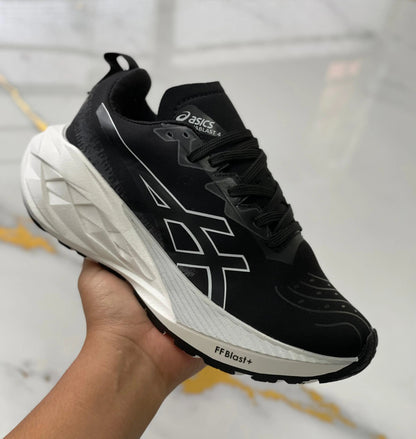 Asics Novablast