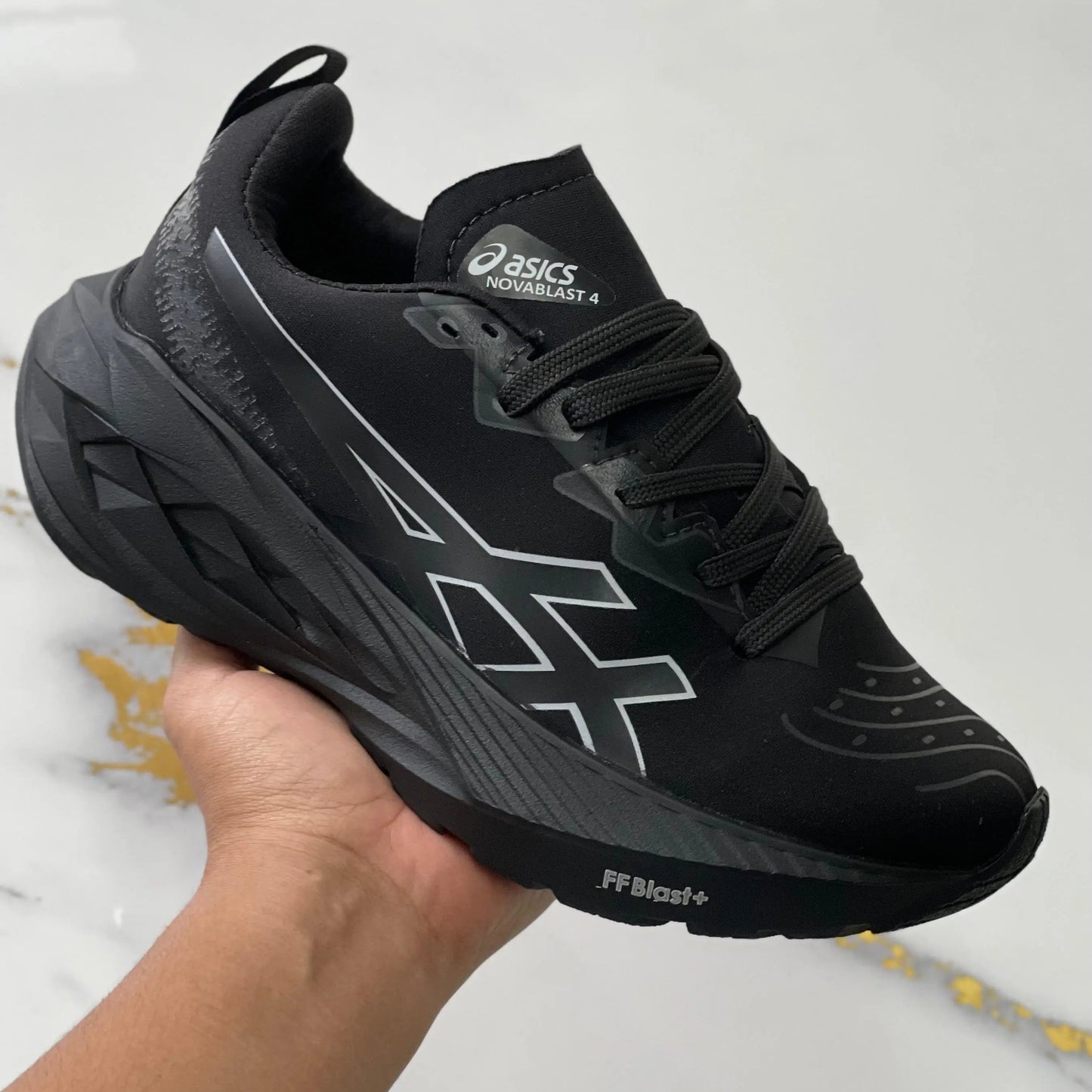 Asics Novablast