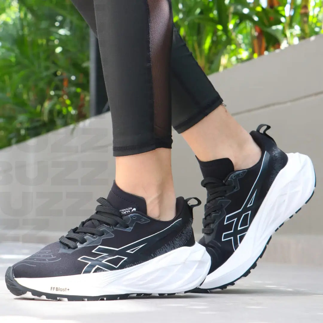 Asics Novablast